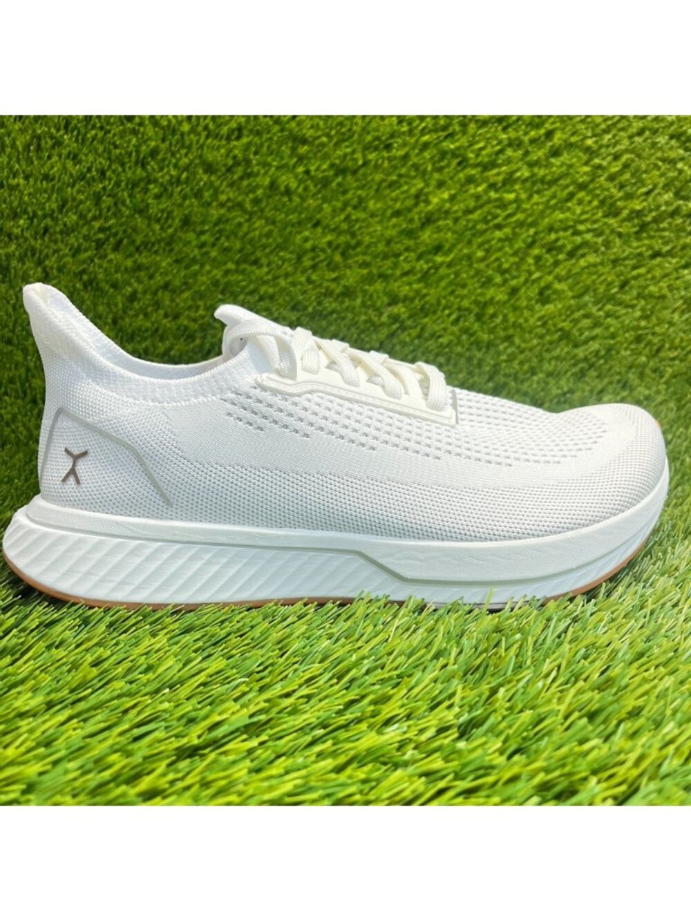 Flux Adapt Runner White Gum Mens Size 8.5 Womens Size 10 Running Athletic Shoes